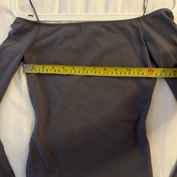 Garage Off-shoulder Longsleeve Top in forge iron Grey - Picture 3 of 4